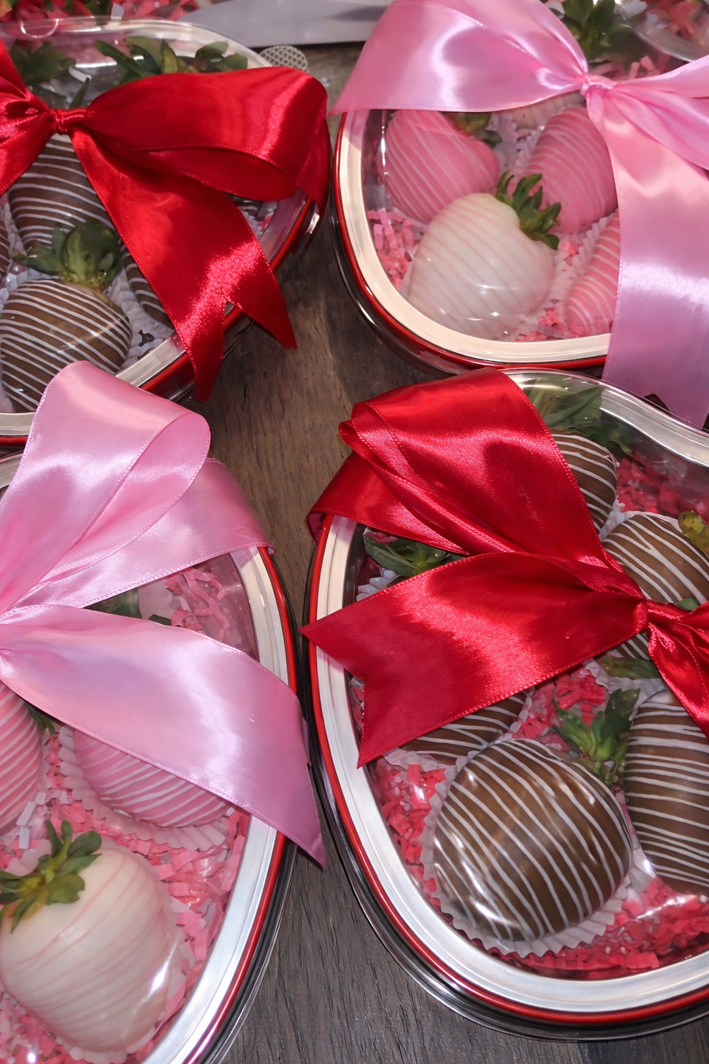 1/2 Dozen Chocolate Covered Strawberry 🍓 Heart Box